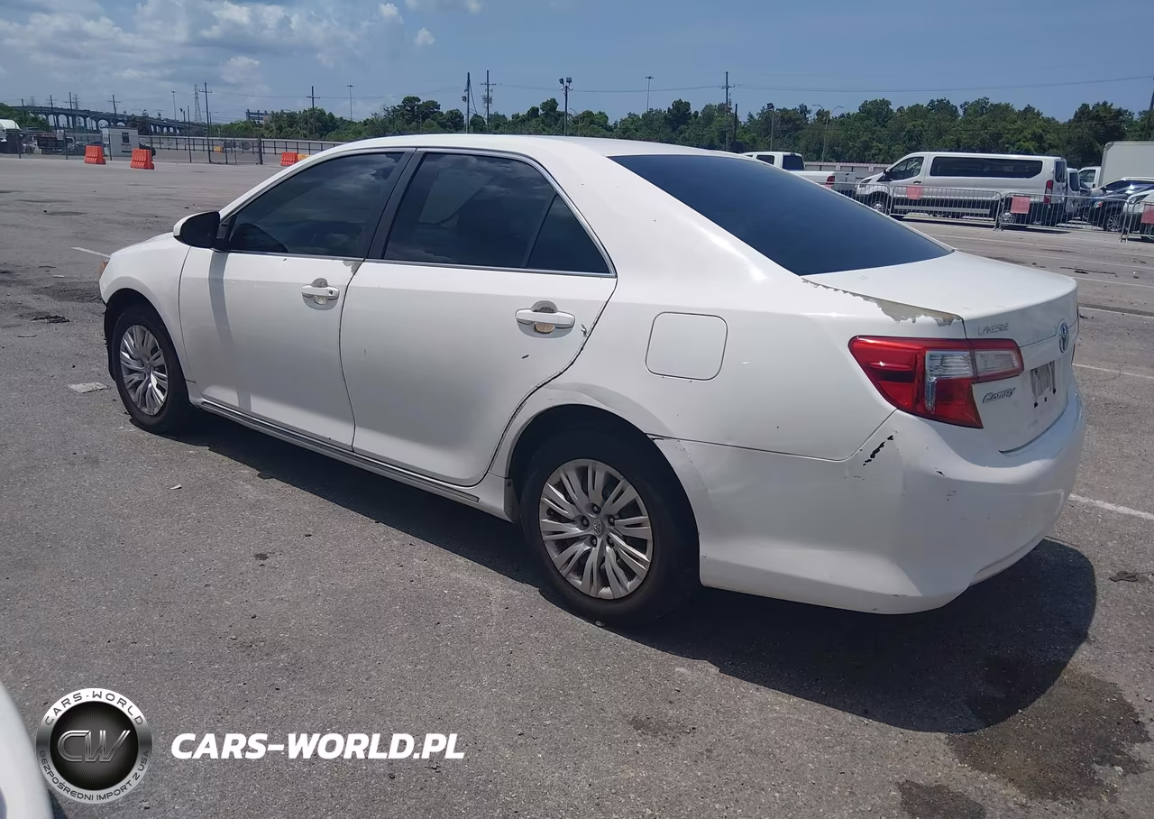 2014 Toyota Camry Le VIN:4T4BF1FK3ER410377 - 3