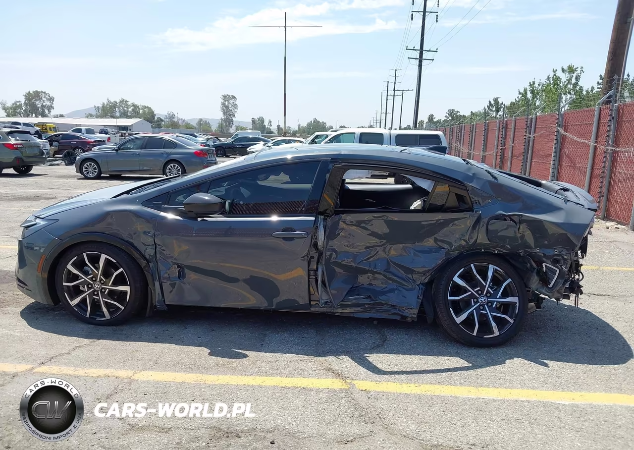 2026 Toyota Prius Plug-In Hybrid Xse VIN:JTDACACU1T3060792 - 14