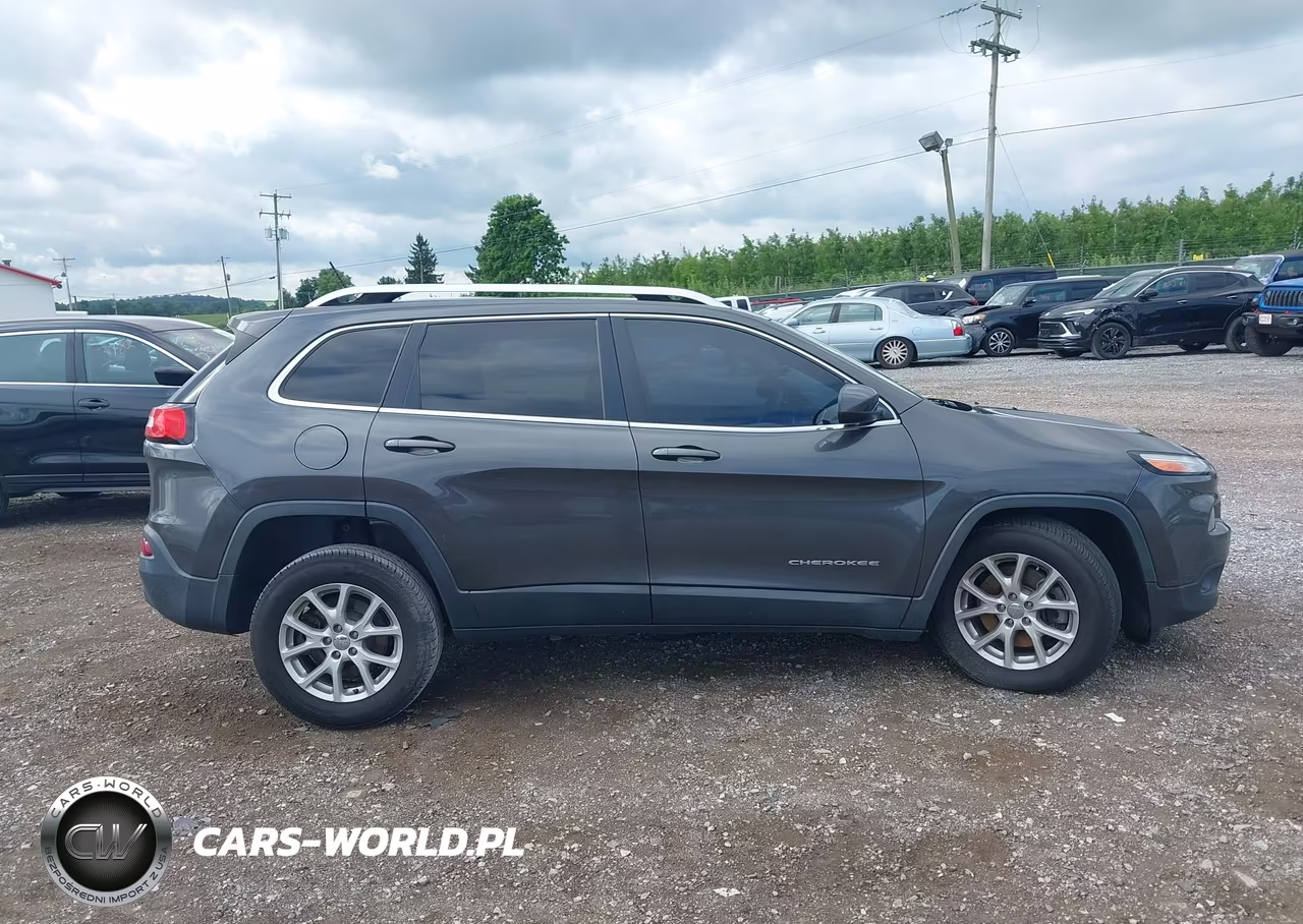 2015 Jeep Cherokee Latitude VIN:1C4PJMCS6FW588654 - 13