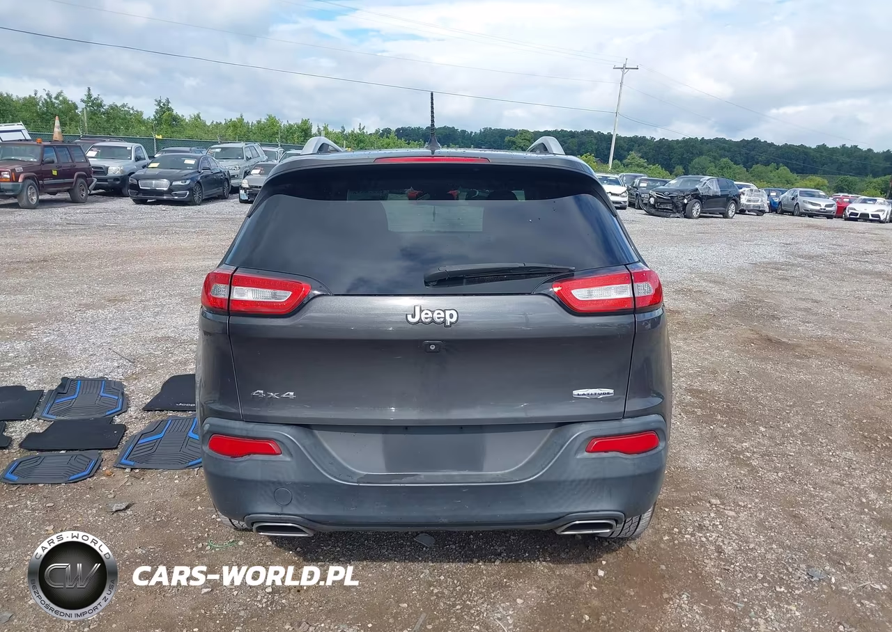2015 Jeep Cherokee Latitude VIN:1C4PJMCS6FW588654 - 16