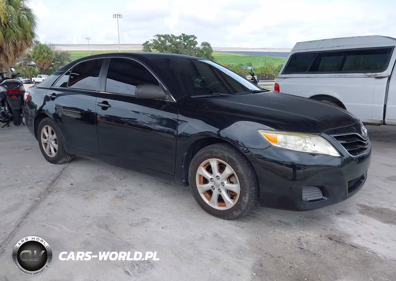 2011 Toyota Camry Le – zdjęcie 1 z 12