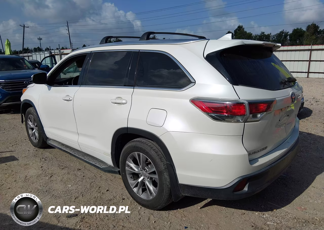 2014 Toyota Highlander Xle V6 VIN:5TDKKRFH5ES025467 - 3