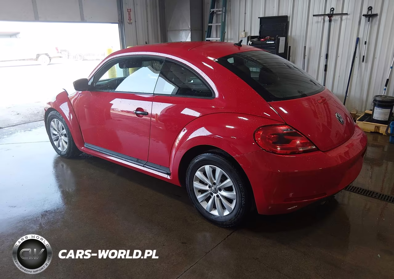 2014 Volkswagen Beetle 2.5L Entry VIN:3VWFP7AT2EM625573 - 3