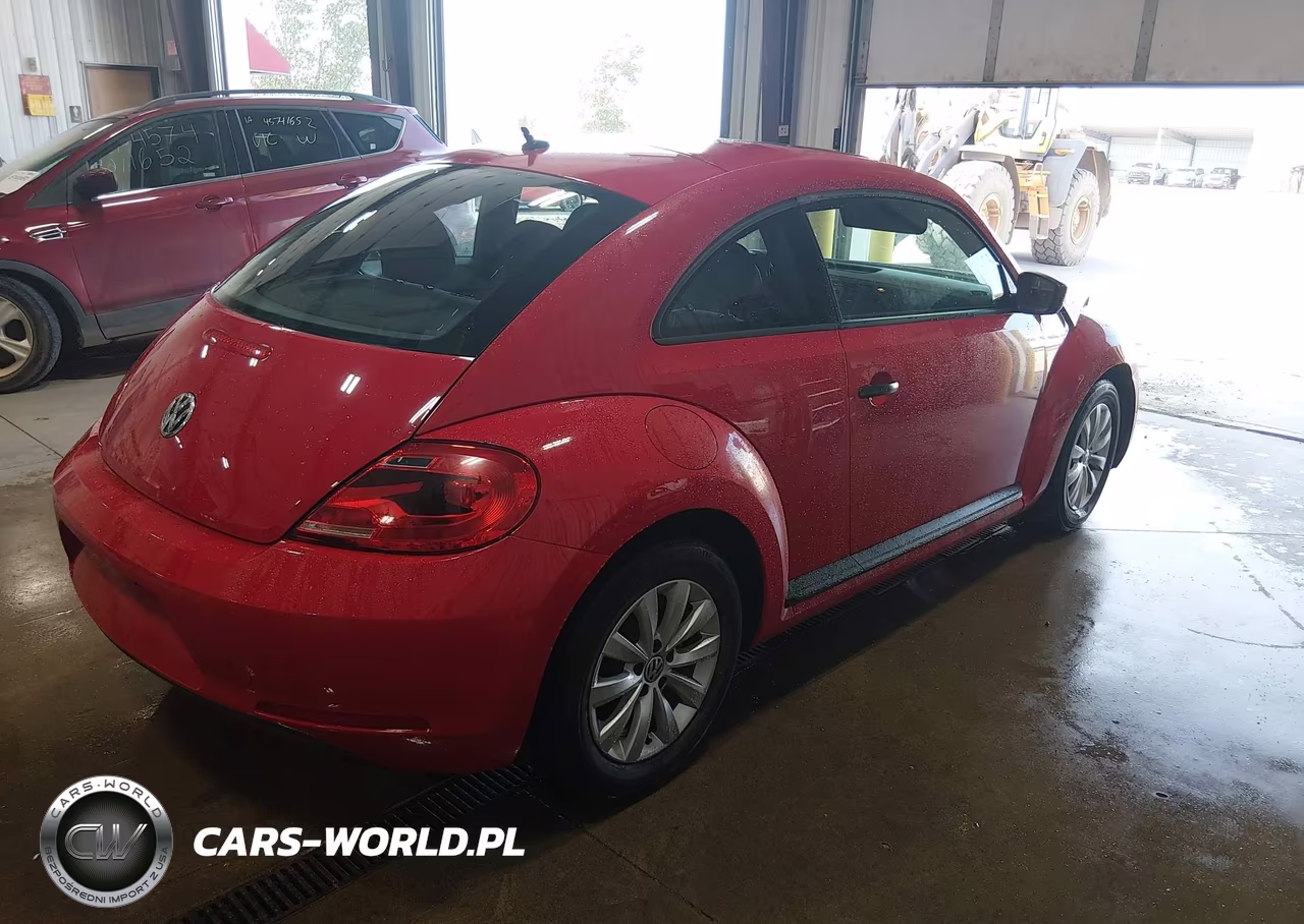 2014 Volkswagen Beetle 2.5L Entry VIN:3VWFP7AT2EM625573 - 4