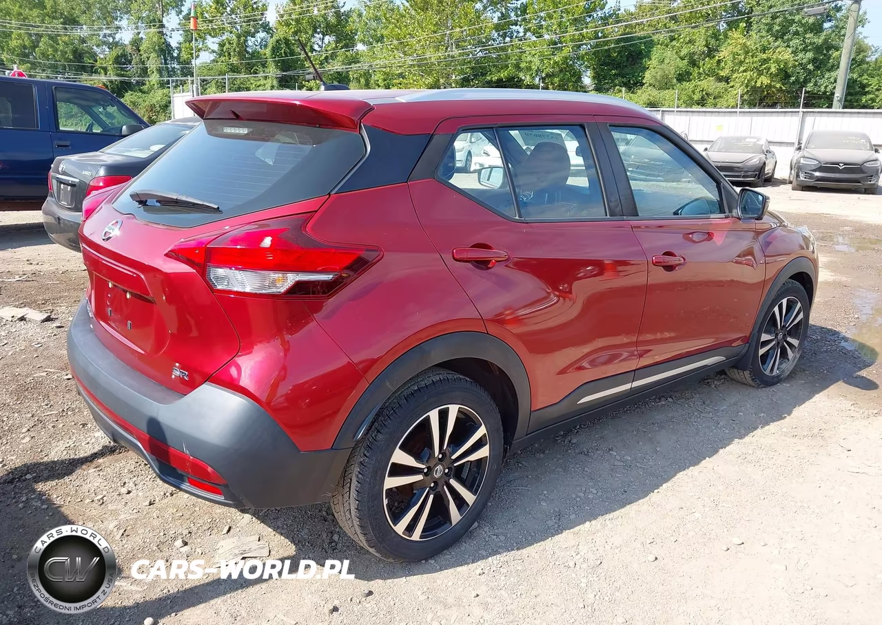 2018 Nissan Kicks Sr VIN:3N1CP5CU5JL514213 - 4