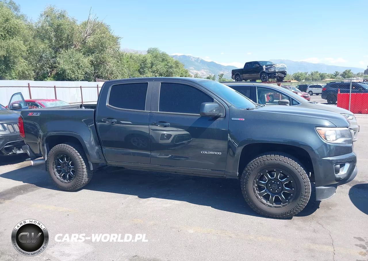 2018 Chevrolet Colorado Z71 VIN:1GCPTDE18J1128044 - 13