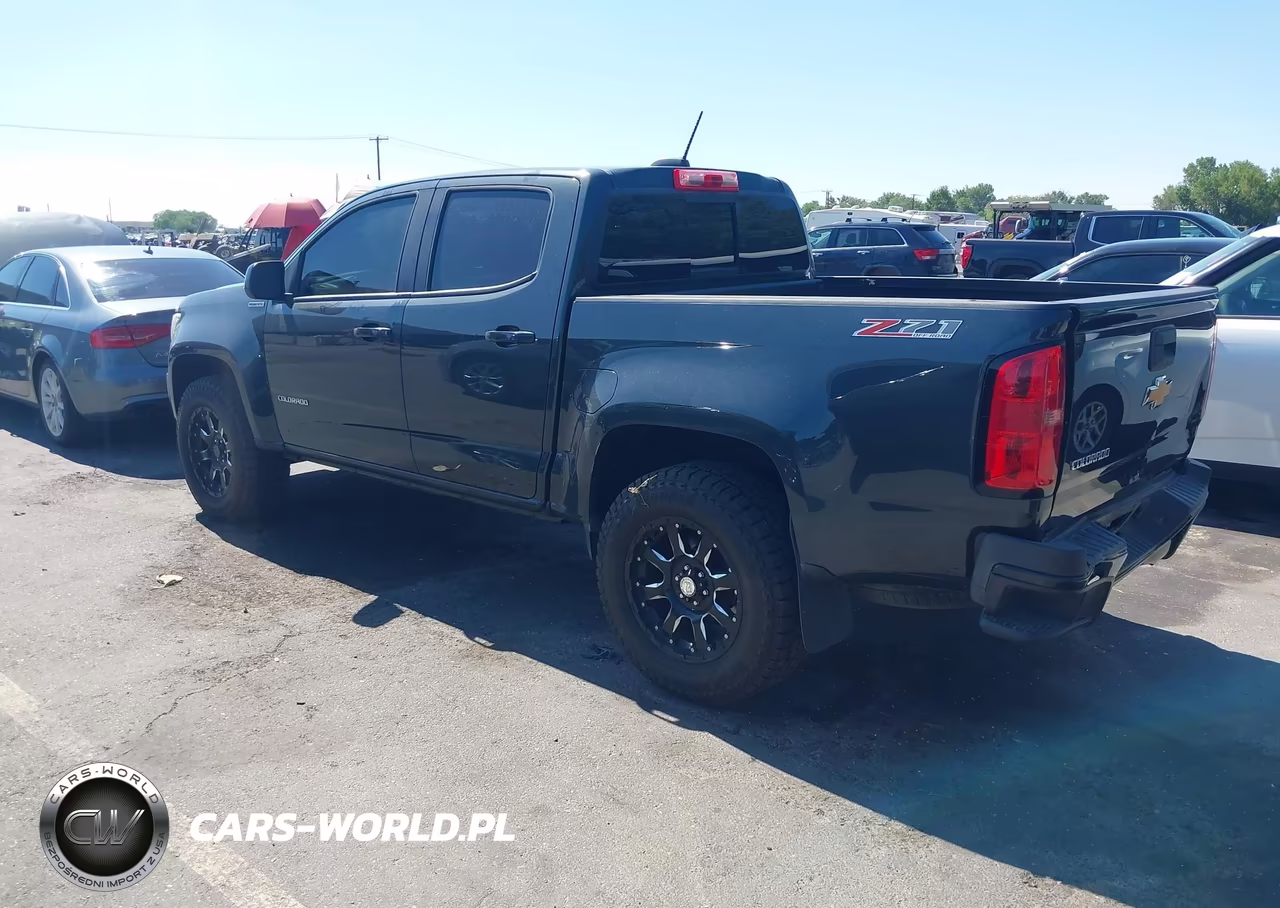 2018 Chevrolet Colorado Z71 VIN:1GCPTDE18J1128044 - 3