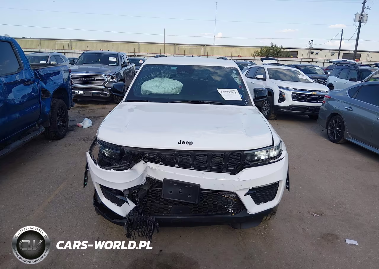 2025 Jeep Grand Cherokee Limited 4X4 VIN:1C4RJHBGXSC284879 - 12