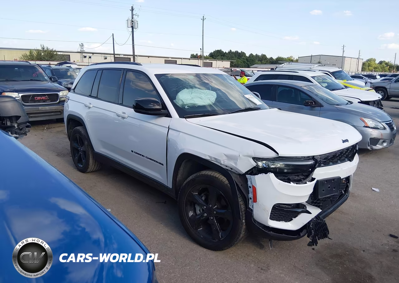 2025 Jeep Grand Cherokee Limited 4X4 VIN:1C4RJHBGXSC284879 - 13
