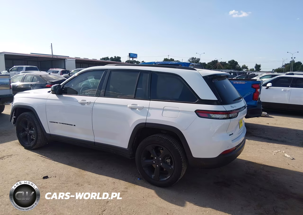 2025 Jeep Grand Cherokee Limited 4X4 VIN:1C4RJHBGXSC284879 - 14