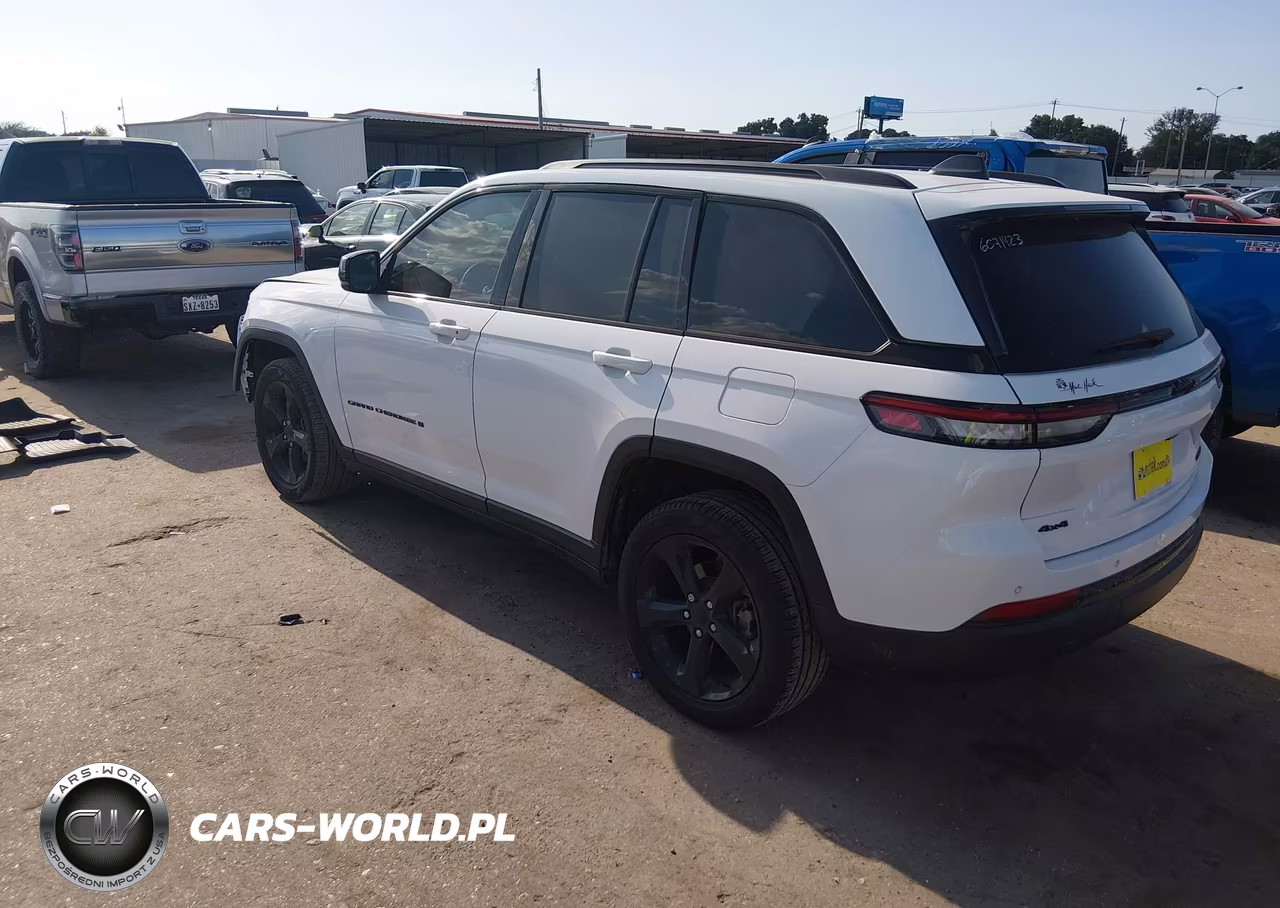 2025 Jeep Grand Cherokee Limited 4X4 VIN:1C4RJHBGXSC284879 - 3