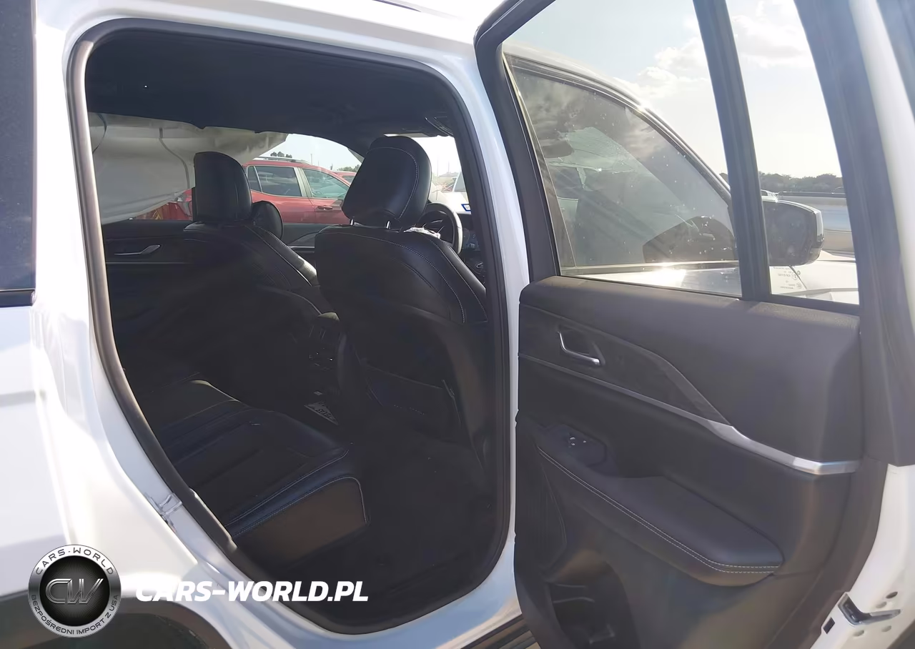 2025 Jeep Grand Cherokee Limited 4X4 VIN:1C4RJHBGXSC284879 - 8