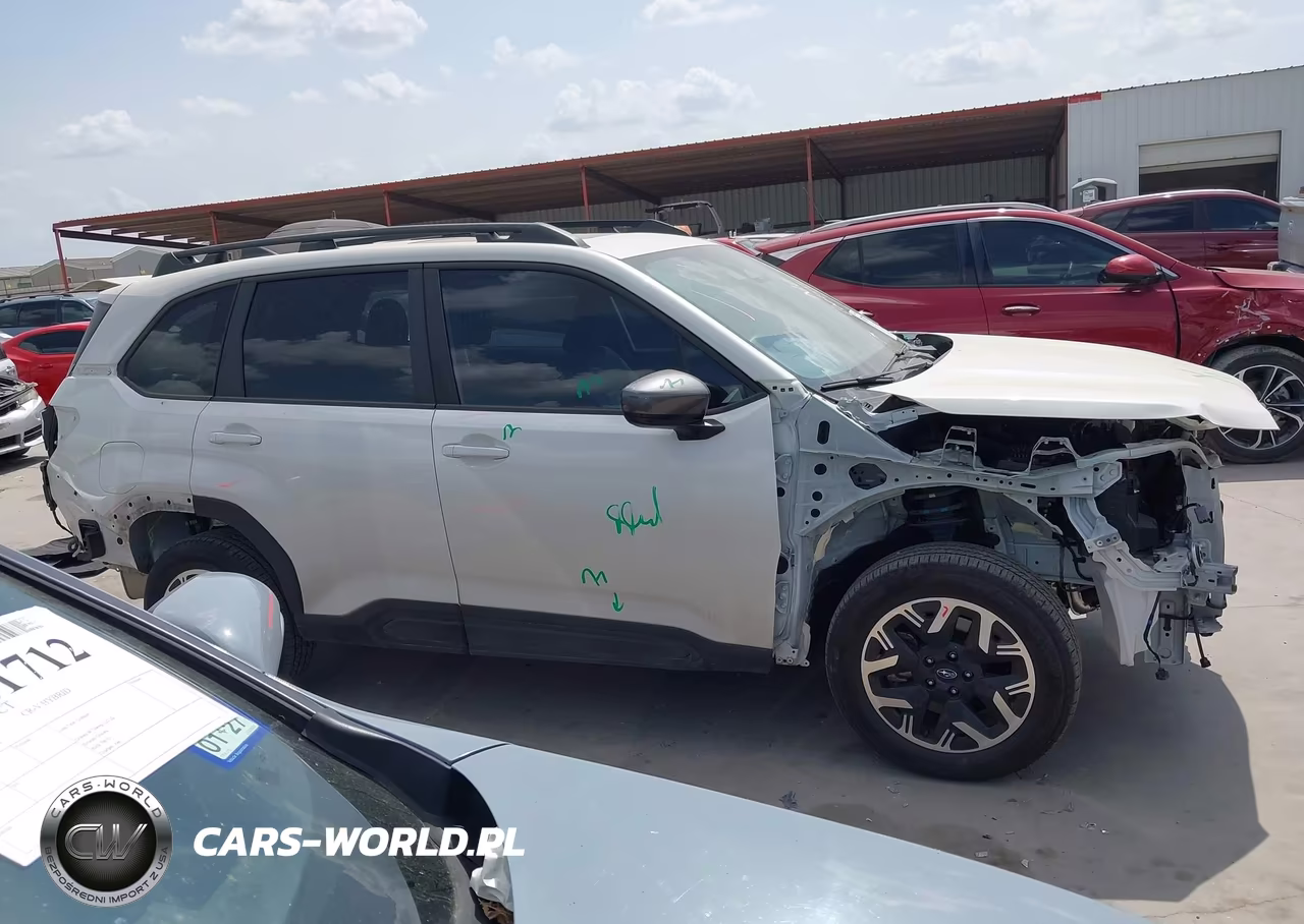 2025 Subaru Forester Premium VIN:JF2SLDDC5SH538811 - 13