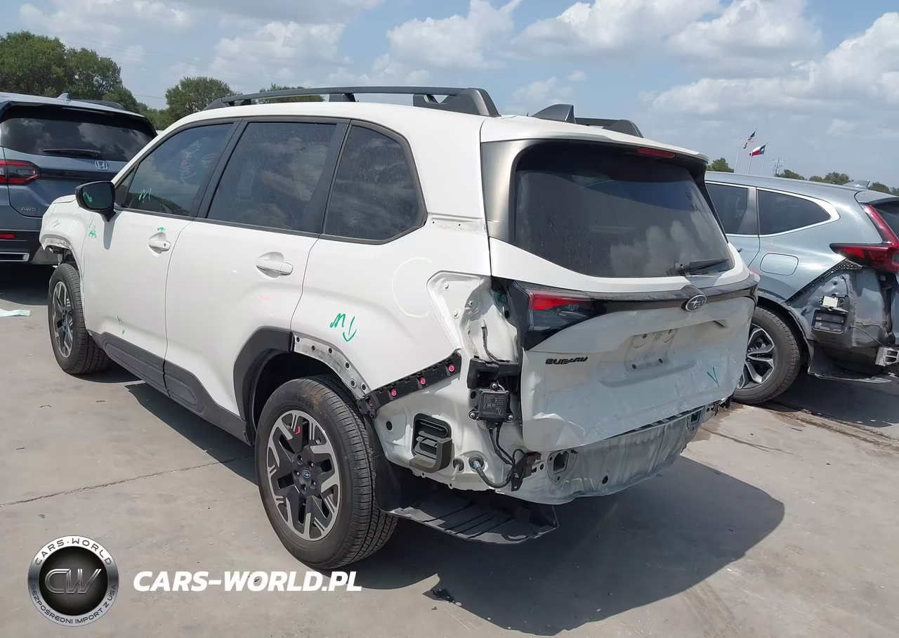 2025 Subaru Forester Premium VIN:JF2SLDDC5SH538811 - 3