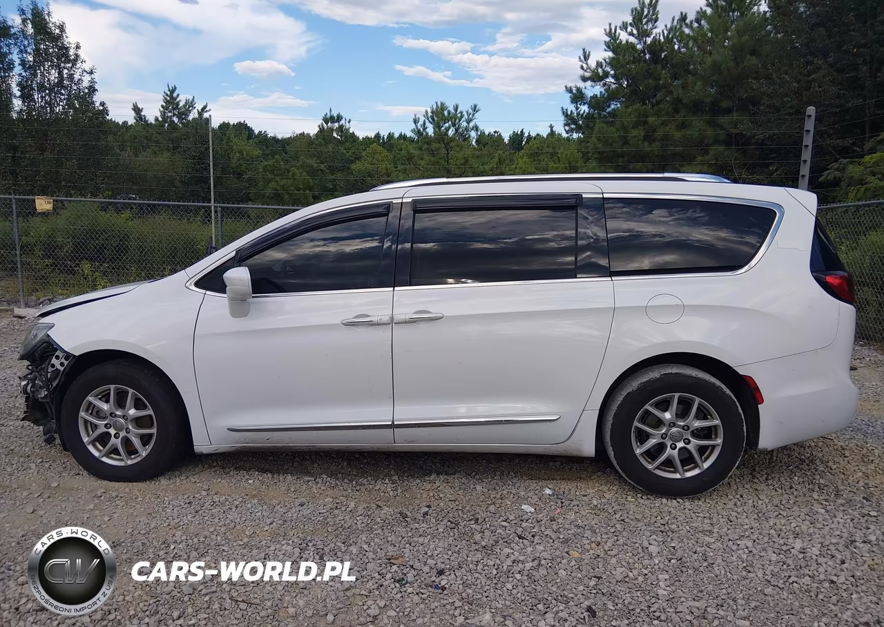 2020 Chrysler Pacifica Touring L VIN:2C4RC1BG2LR140091 - 14