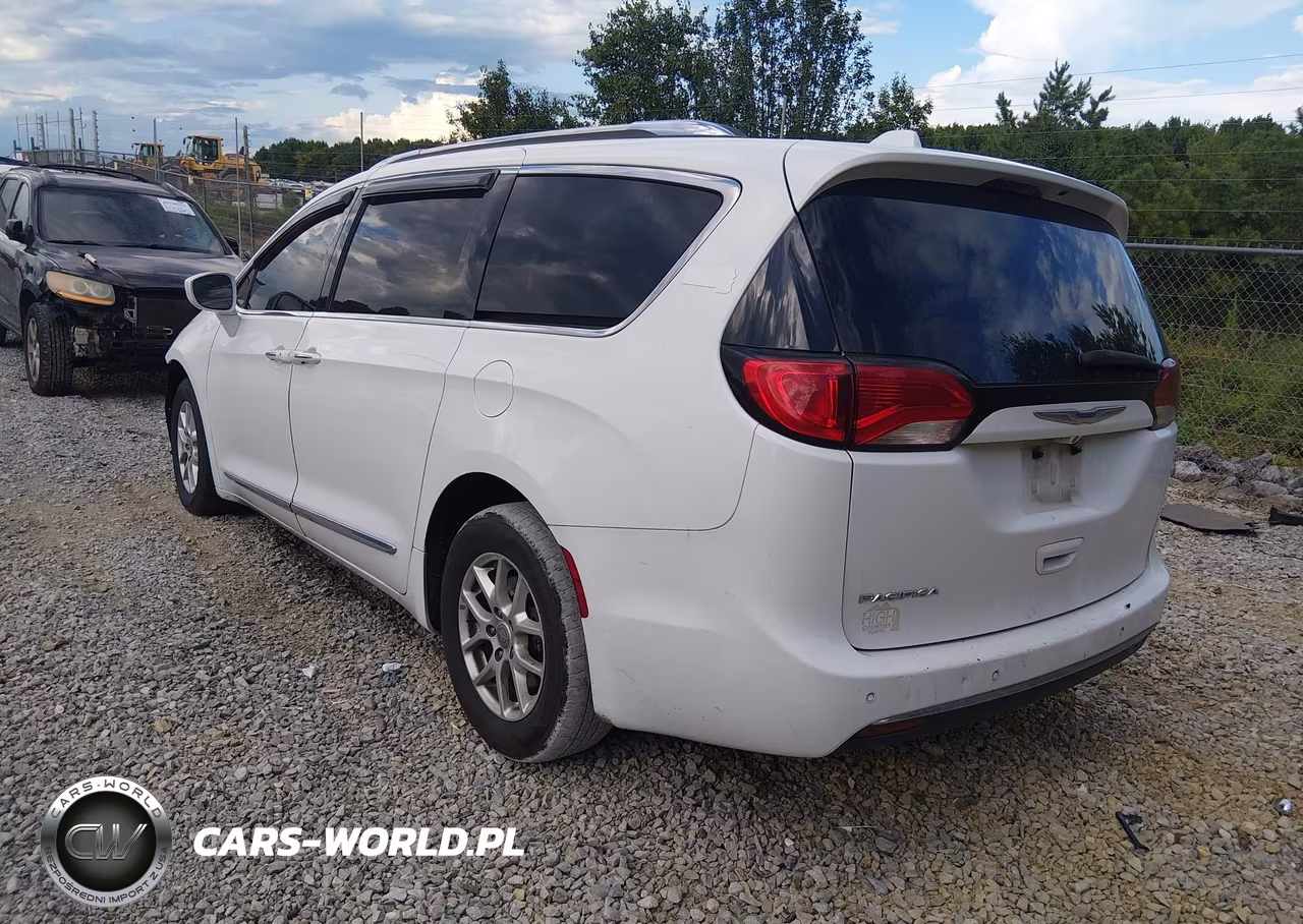 2020 Chrysler Pacifica Touring L VIN:2C4RC1BG2LR140091 - 3