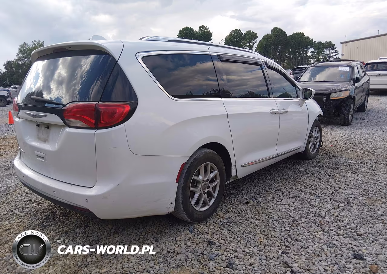 2020 Chrysler Pacifica Touring L VIN:2C4RC1BG2LR140091 - 4