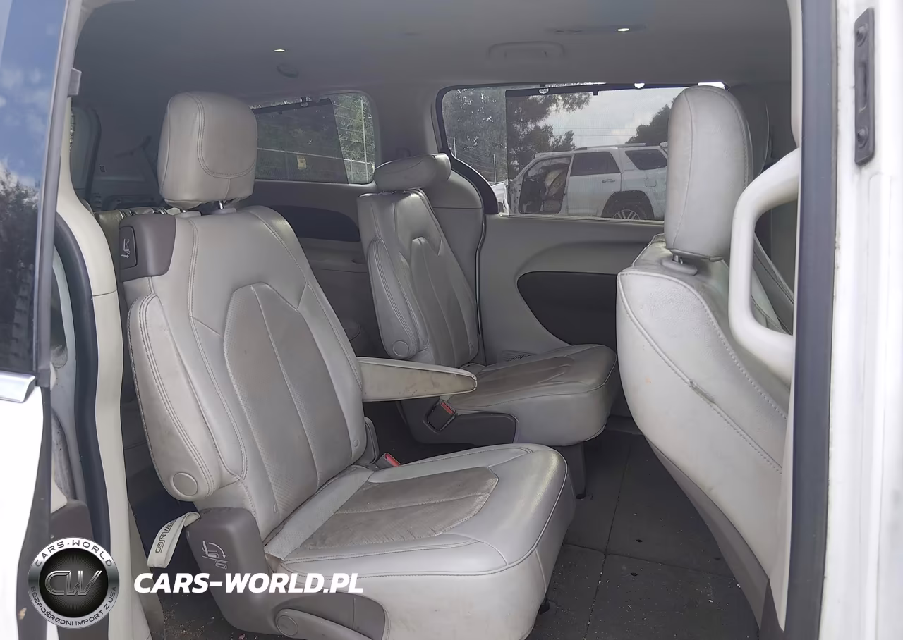 2020 Chrysler Pacifica Touring L VIN:2C4RC1BG2LR140091 - 8
