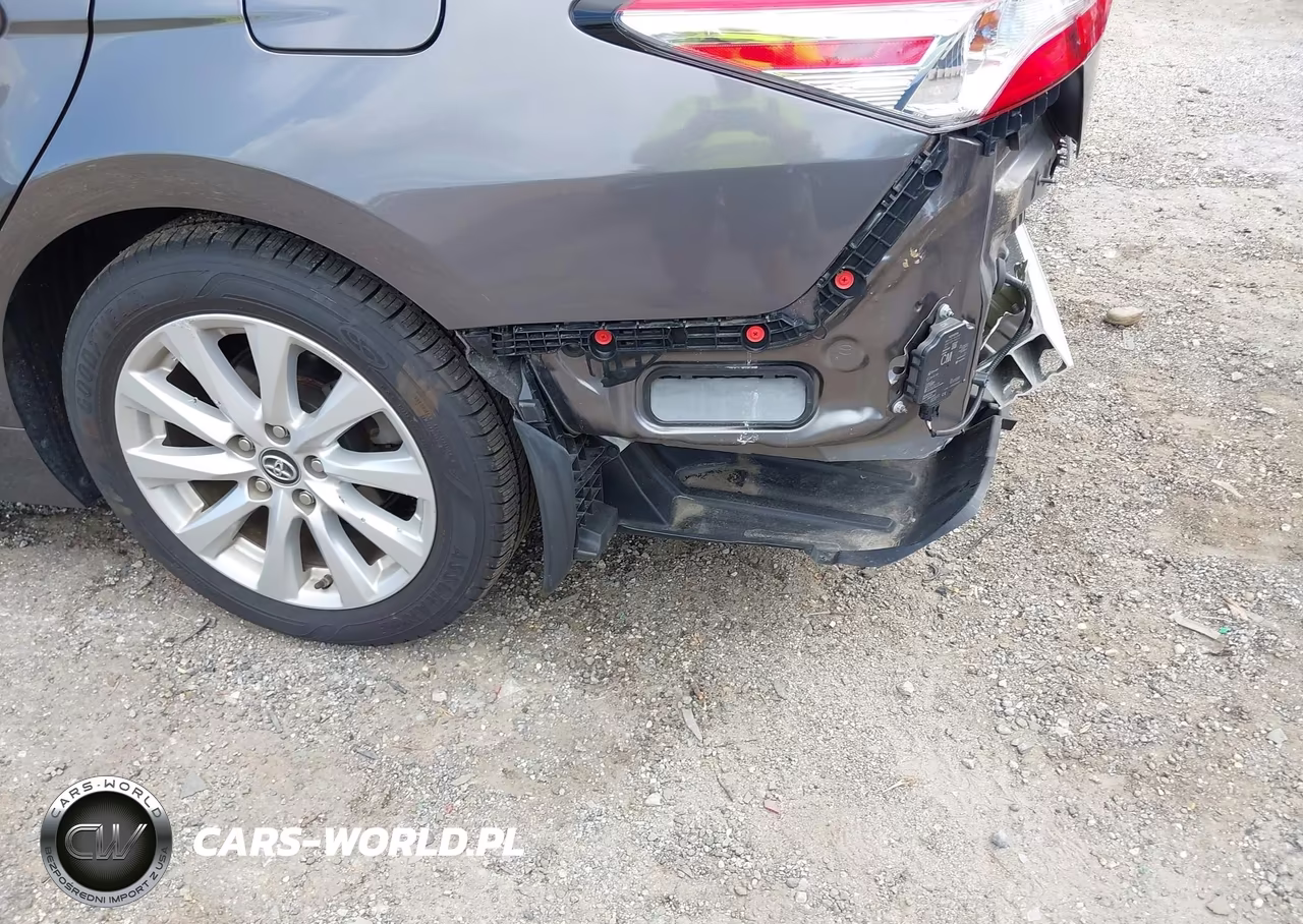 2018 Toyota Camry Le VIN:4T1B11HK7JU519621 - 12