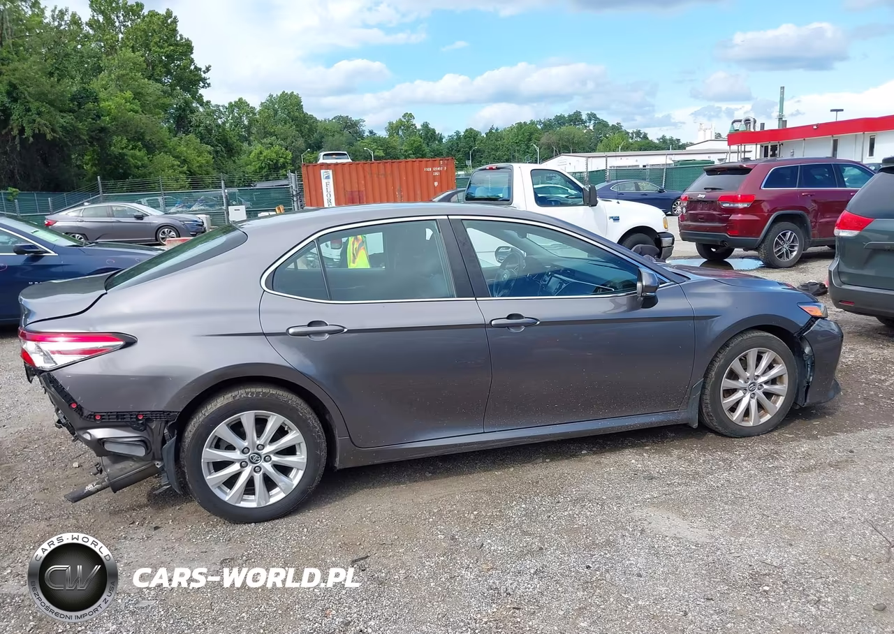 2018 Toyota Camry Le VIN:4T1B11HK7JU519621 - 14