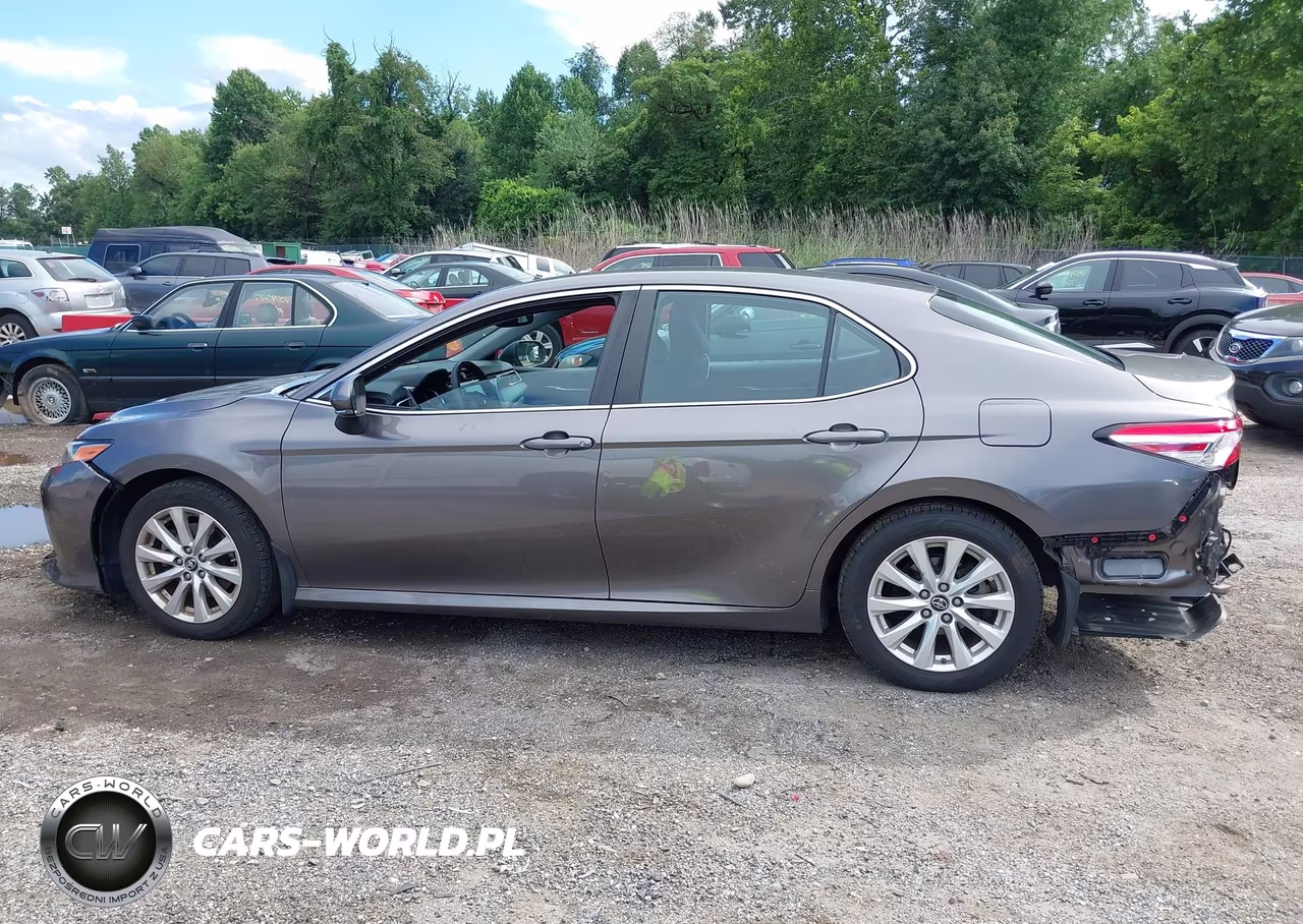 2018 Toyota Camry Le VIN:4T1B11HK7JU519621 - 15