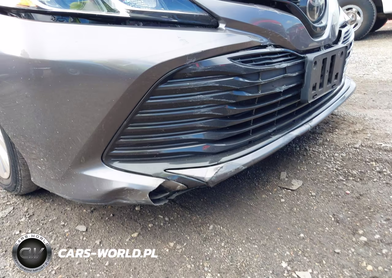 2018 Toyota Camry Le VIN:4T1B11HK7JU519621 - 18