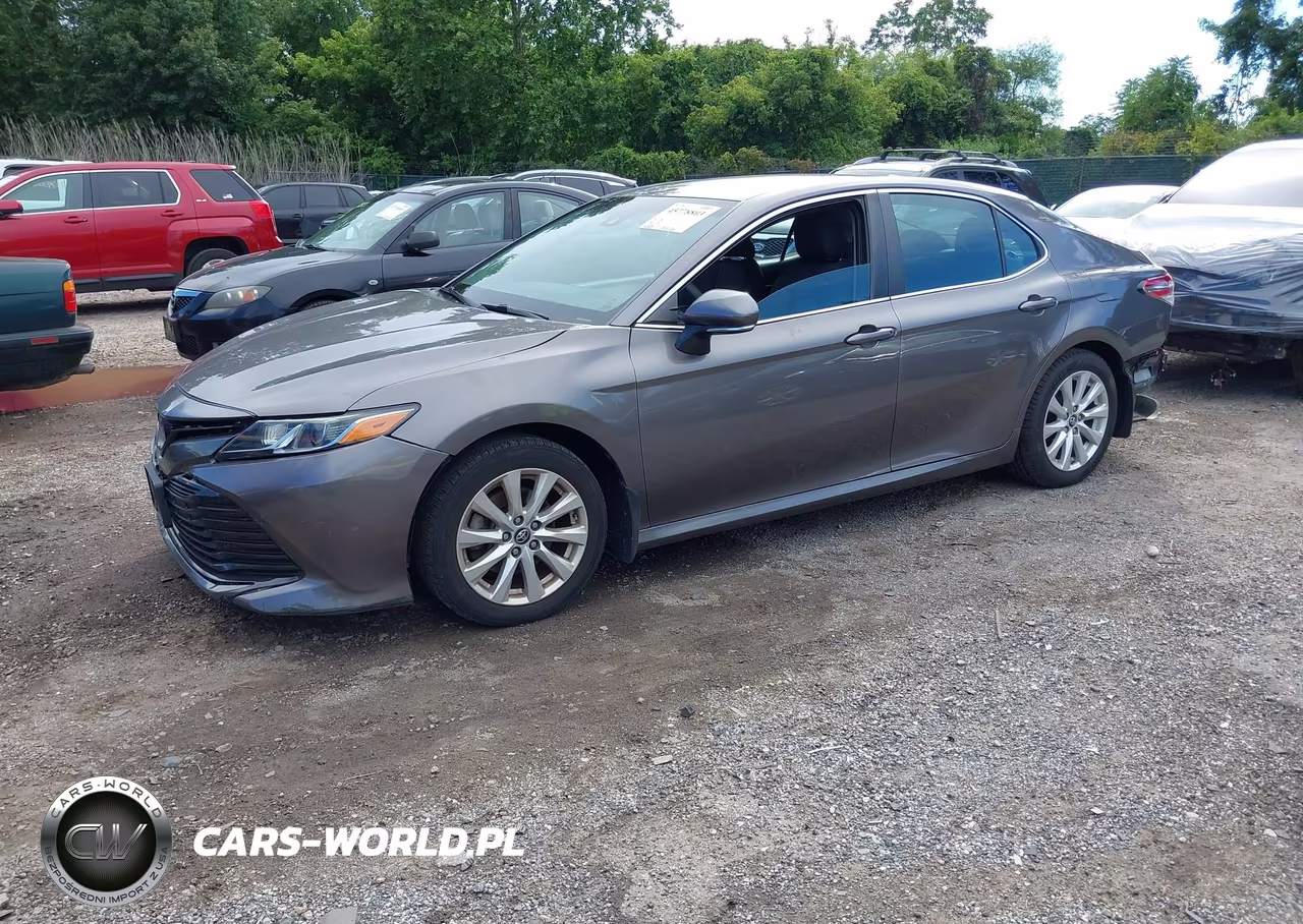 2018 Toyota Camry Le VIN:4T1B11HK7JU519621 - 2
