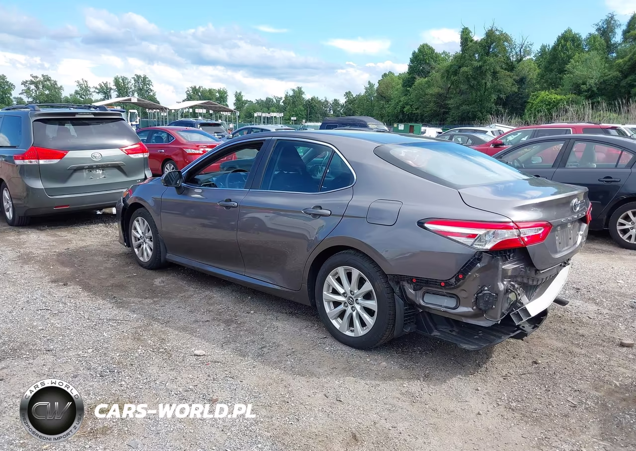 2018 Toyota Camry Le VIN:4T1B11HK7JU519621 - 3