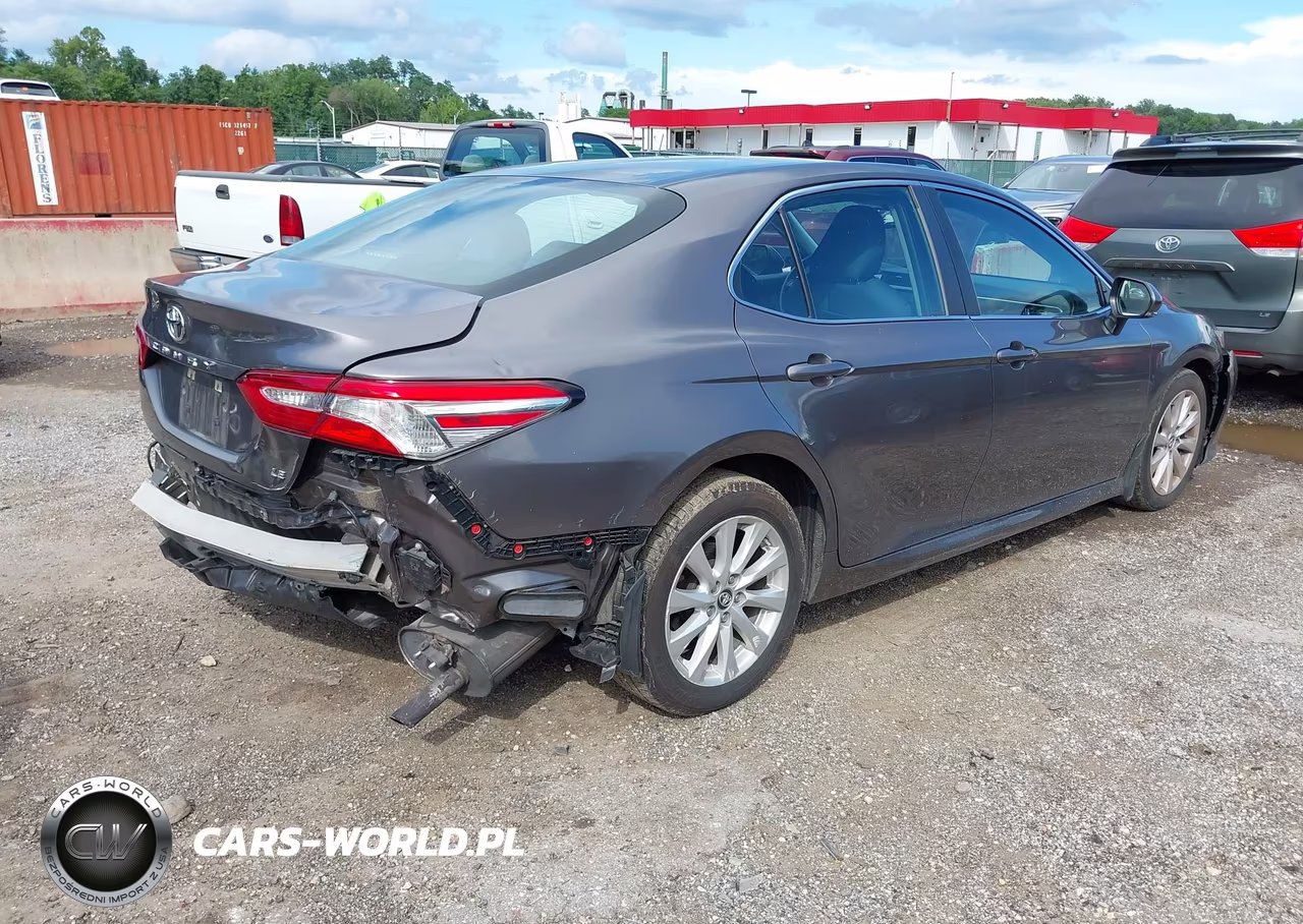2018 Toyota Camry Le VIN:4T1B11HK7JU519621 - 4