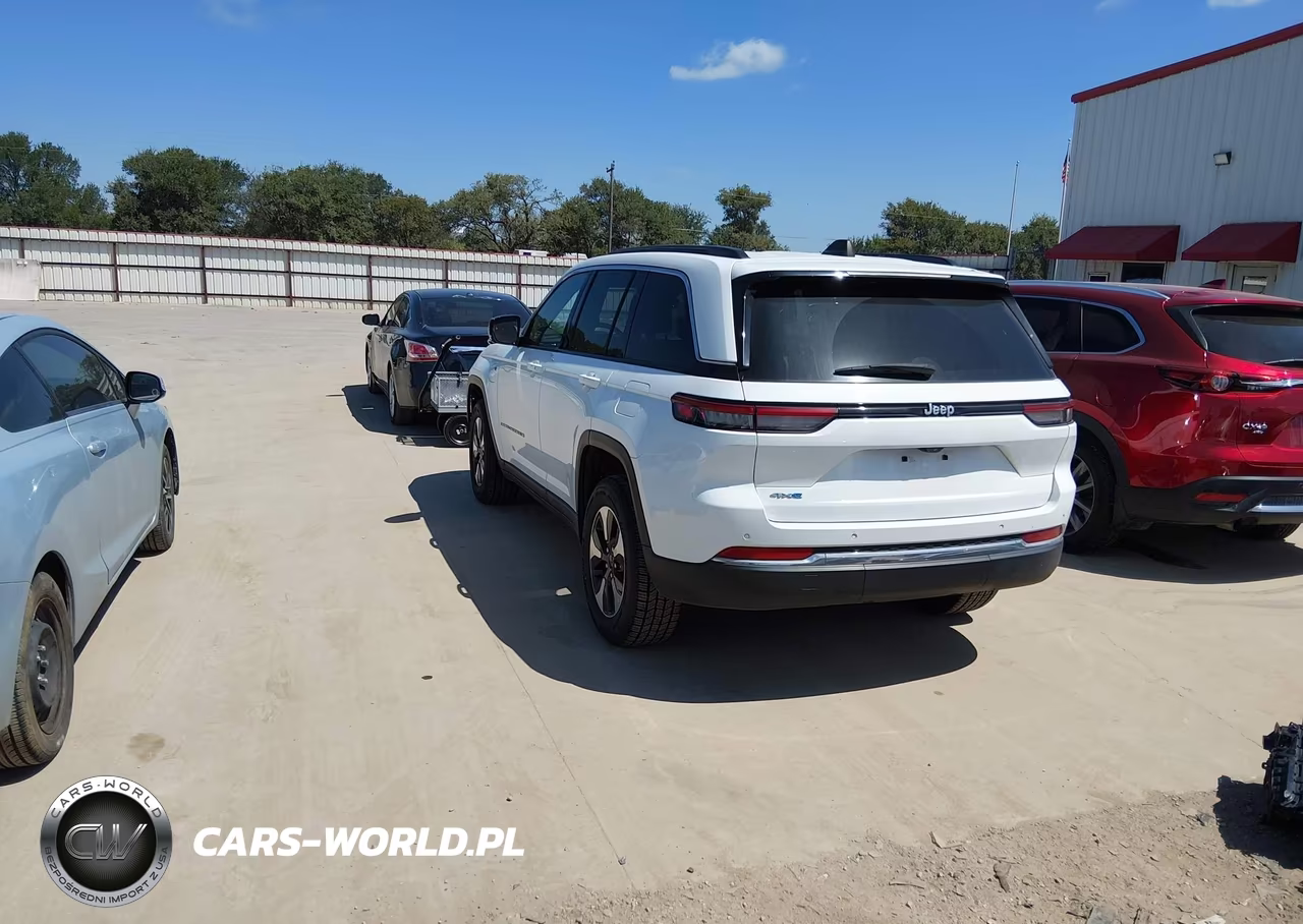 2024 Jeep Grand Cherokee 4Xe VIN:1C4RJYB62R8521370 - 3