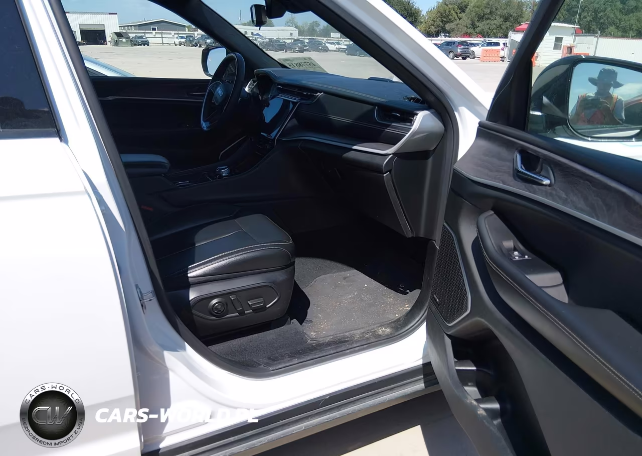 2024 Jeep Grand Cherokee 4Xe VIN:1C4RJYB62R8521370 - 5