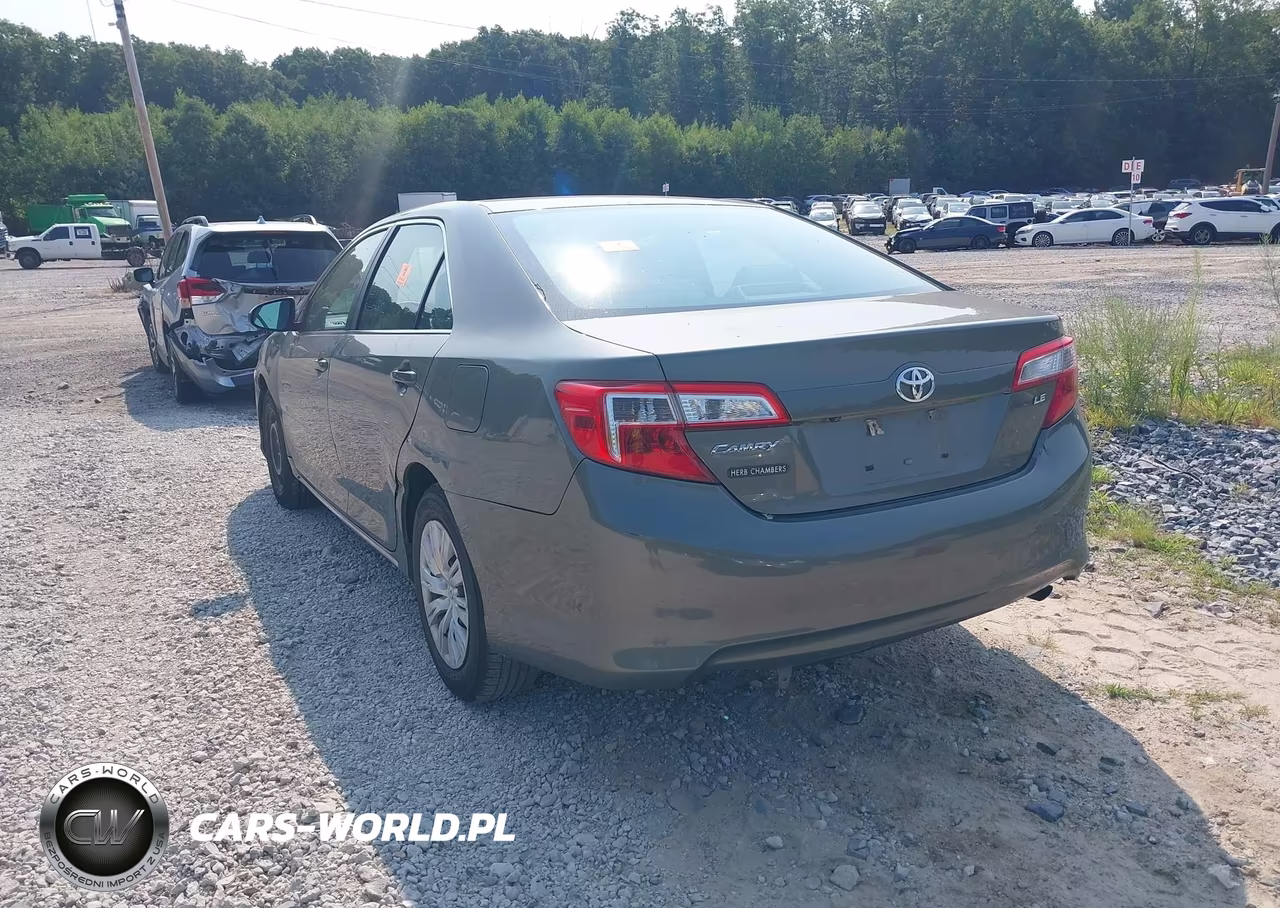 2014 Toyota Camry Le VIN:4T4BF1FKXER434806 - 3