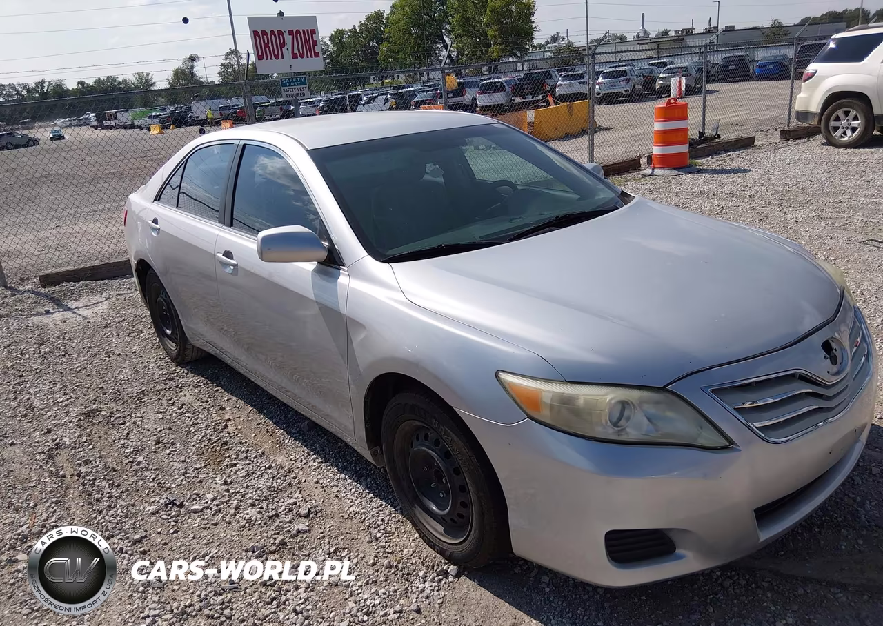 2010 Toyota Camry Le – zdjęcie 1 z 12