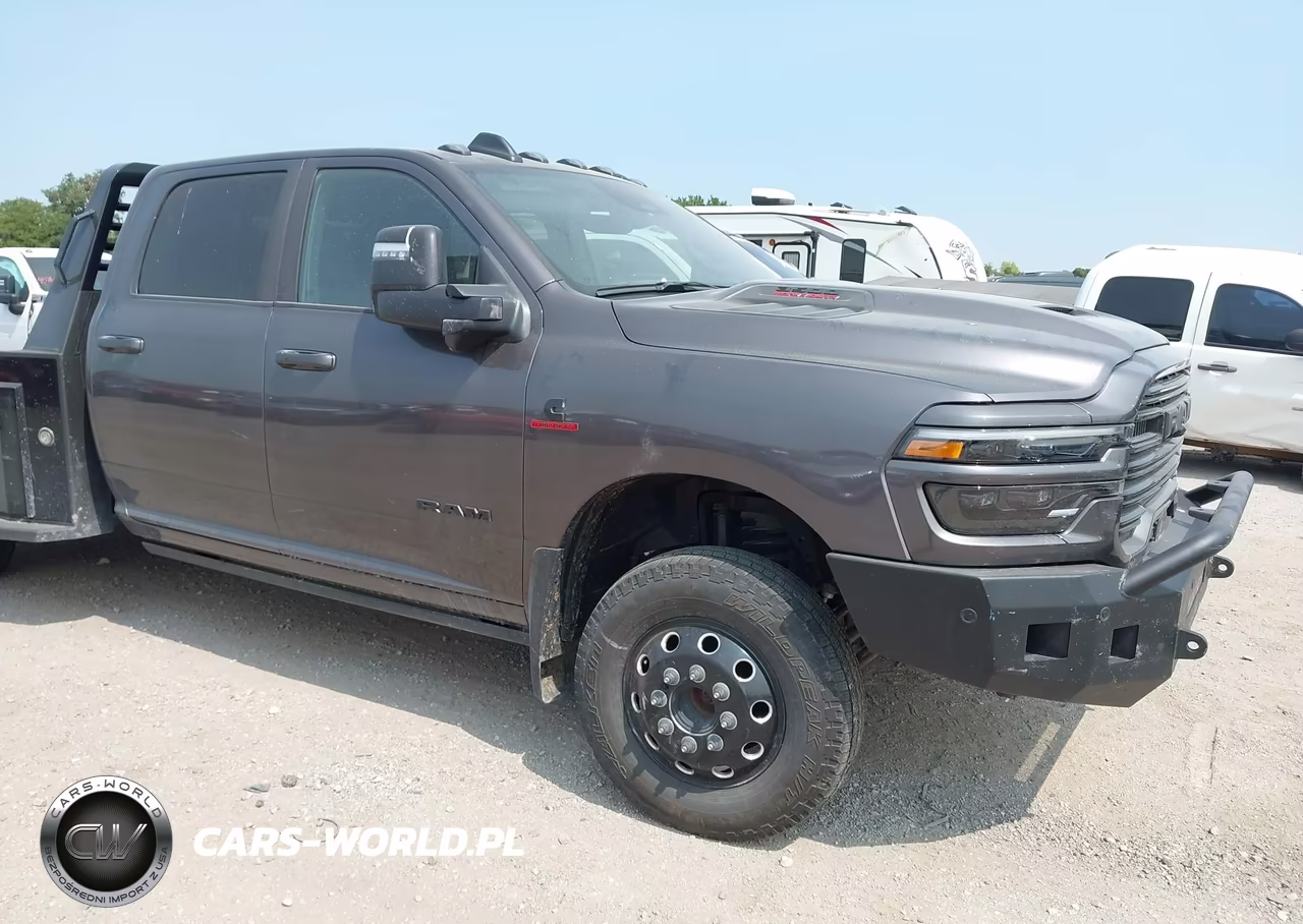 2025 Ram 3500 Laramie 4X4 8' Box VIN:3C63RRJL7SG502073 - 11