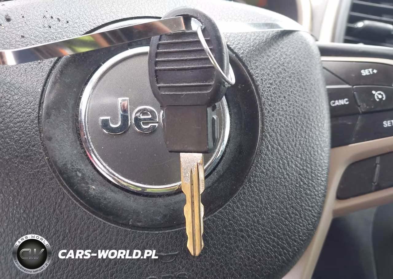 2017 Jeep Cherokee Latitude VIN:1C4PJLCB3HD225091 - 11