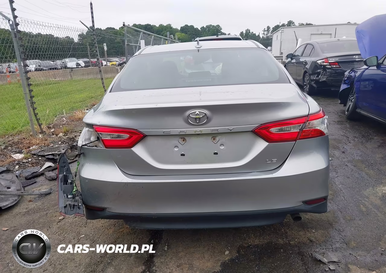 2019 Toyota Camry Le VIN:4T1B11HKXKU210632 - 16