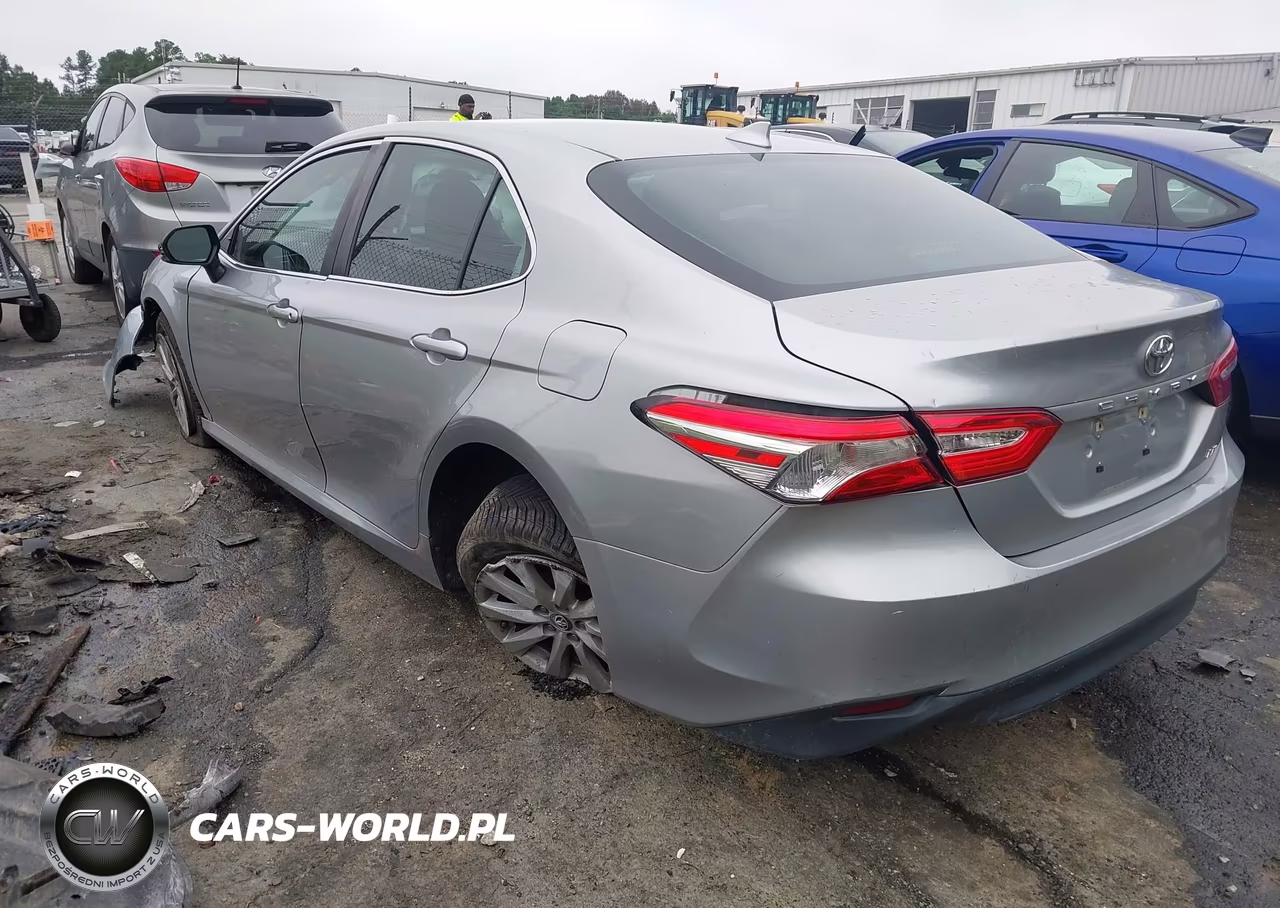 2019 Toyota Camry Le VIN:4T1B11HKXKU210632 - 3