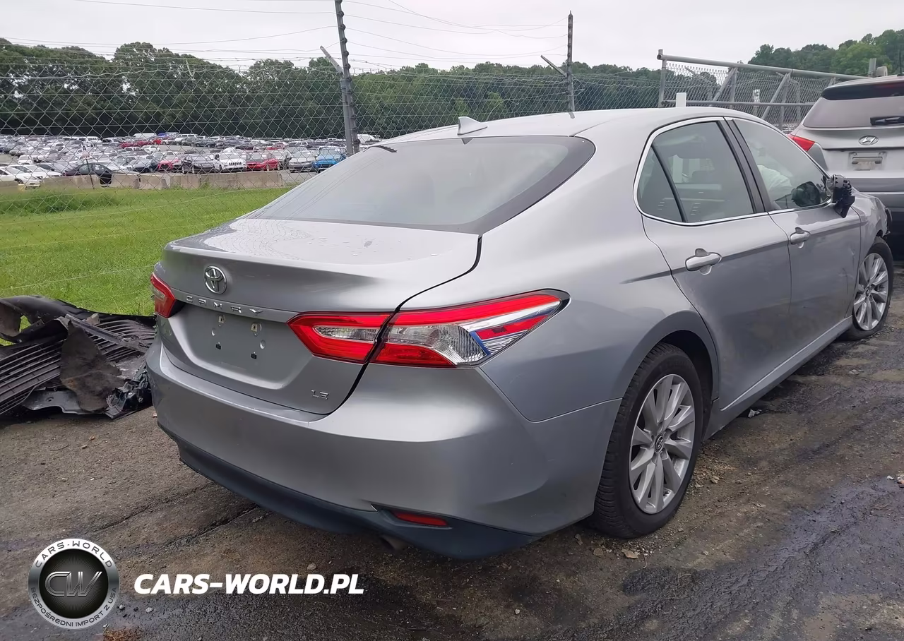 2019 Toyota Camry Le VIN:4T1B11HKXKU210632 - 4