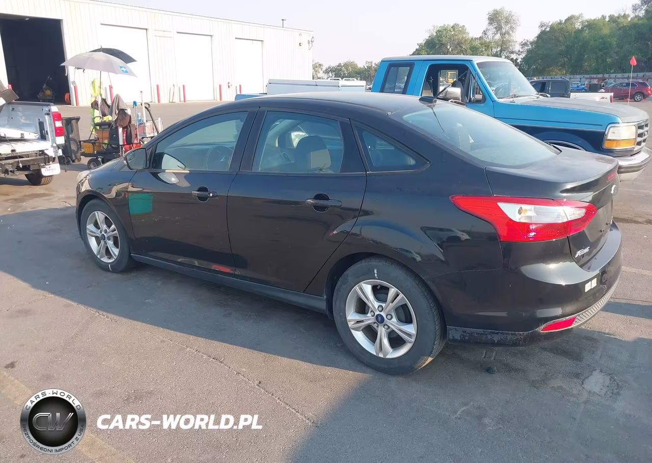 2013 Ford Focus Se VIN:1FADP3F22DL351302 - 3