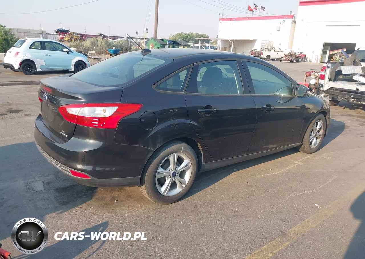 2013 Ford Focus Se VIN:1FADP3F22DL351302 - 4