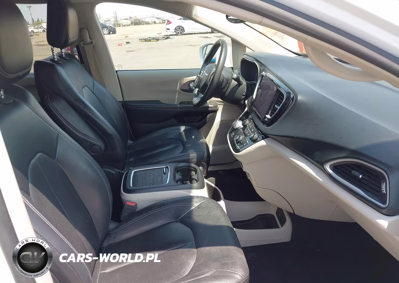 2022 Chrysler Pacifica Touring L VIN:2C4RC1BG0NR154381 - 5