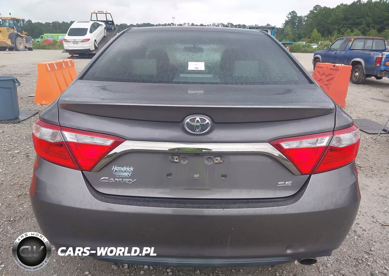 2015 Toyota Camry Se VIN:4T1BF1FK3FU056078 - 16