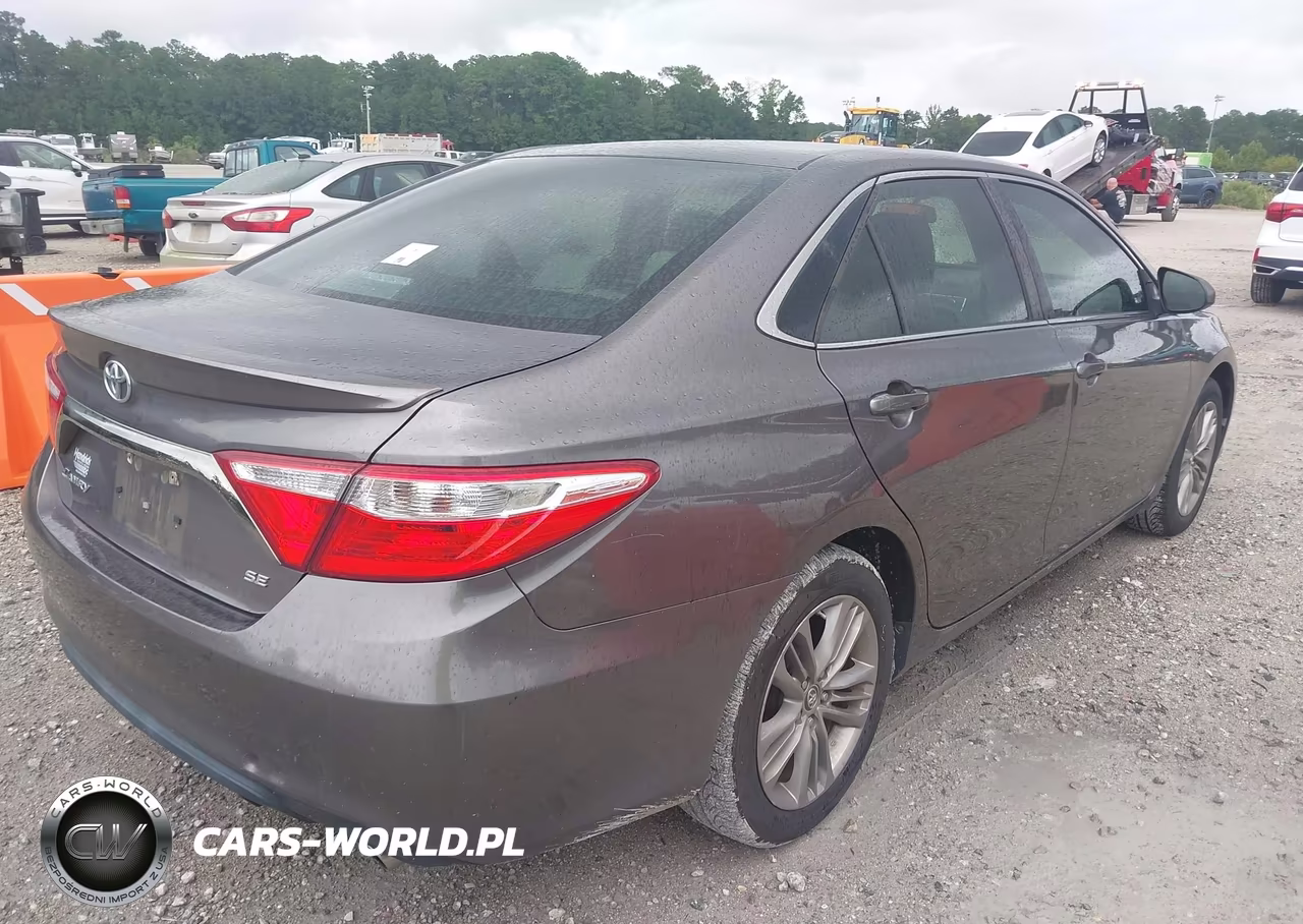 2015 Toyota Camry Se VIN:4T1BF1FK3FU056078 - 4