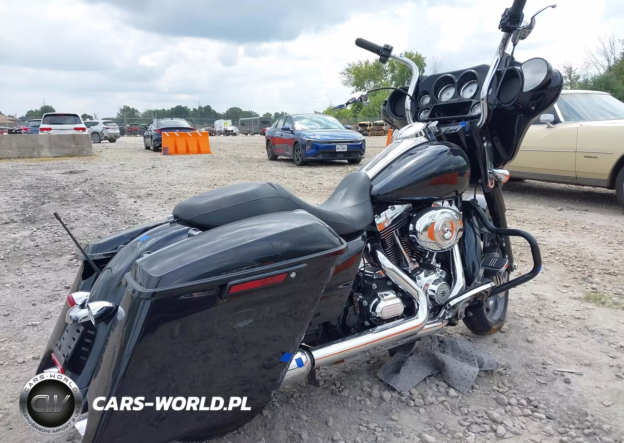 2013 Harley-Davidson Flhx Street Glide VIN:1HD1KBM17DB690240 - 4