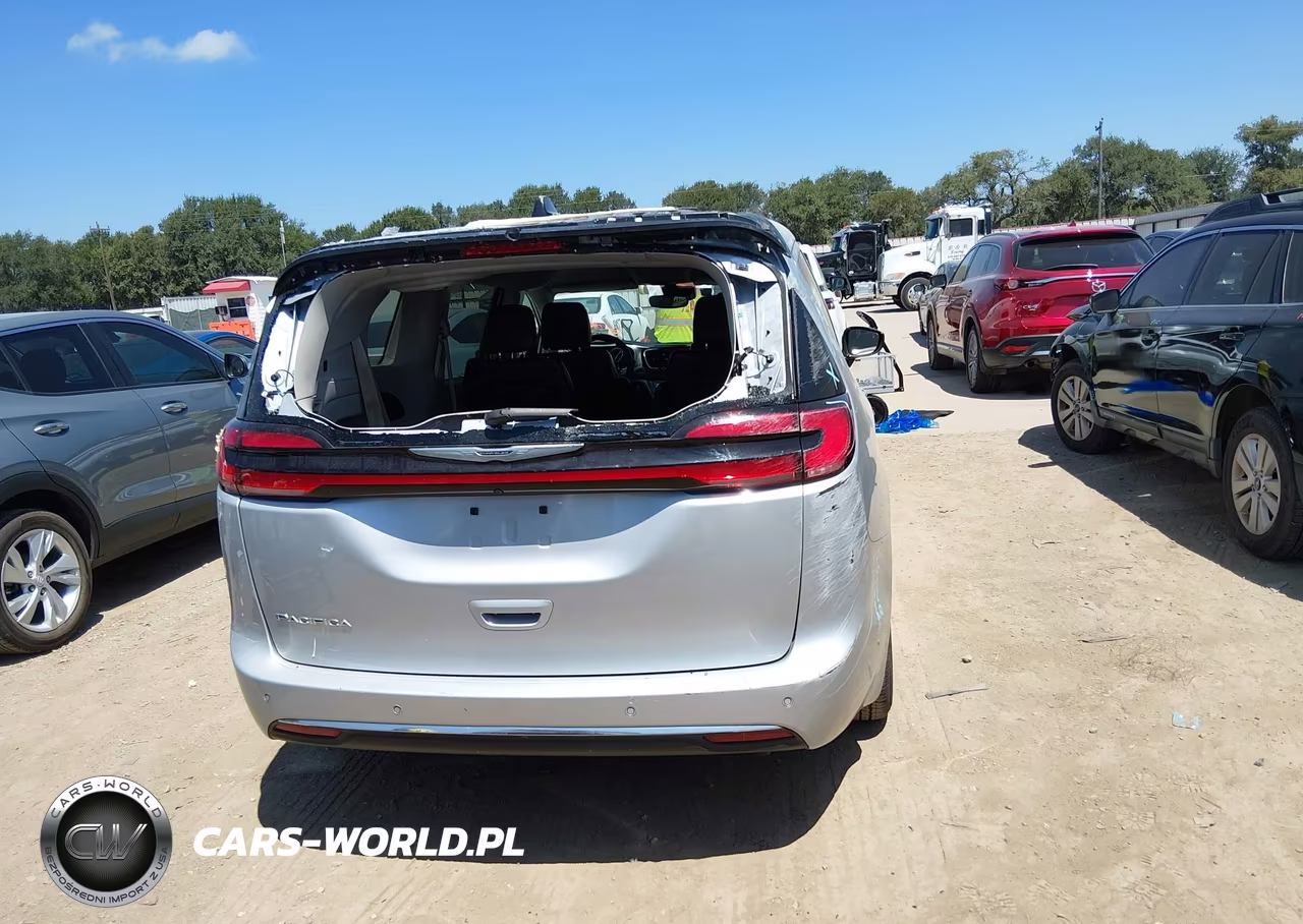 2024 Chrysler Pacifica Touring L VIN:2C4RC1BG3RR197425 - 16