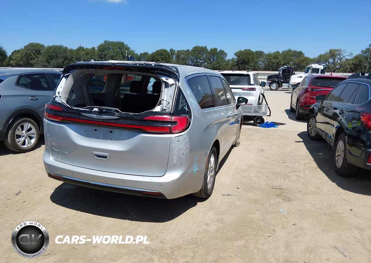 2024 Chrysler Pacifica Touring L VIN:2C4RC1BG3RR197425 - 4