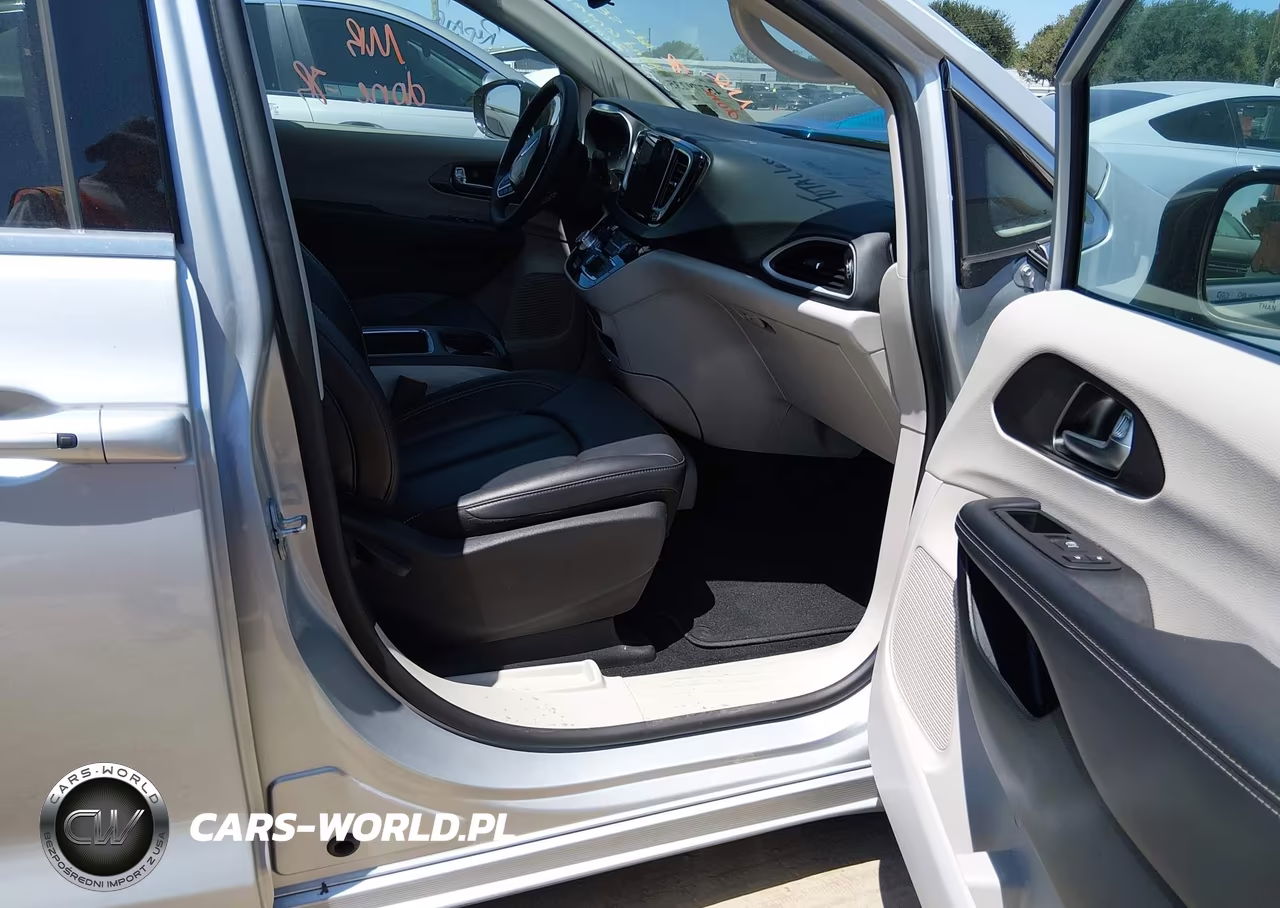 2024 Chrysler Pacifica Touring L VIN:2C4RC1BG3RR197425 - 5
