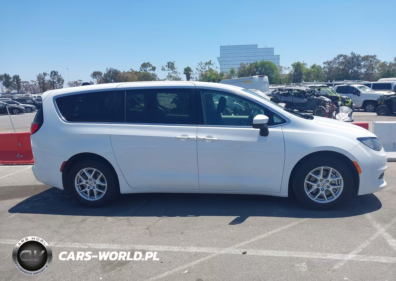 2022 Chrysler Voyager Lx VIN:2C4RC1CG0NR158834 - 13