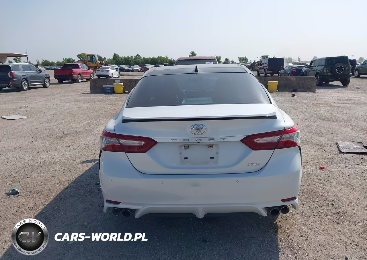 2018 Toyota Camry Xse VIN:4T1B61HK4JU083974 - 16