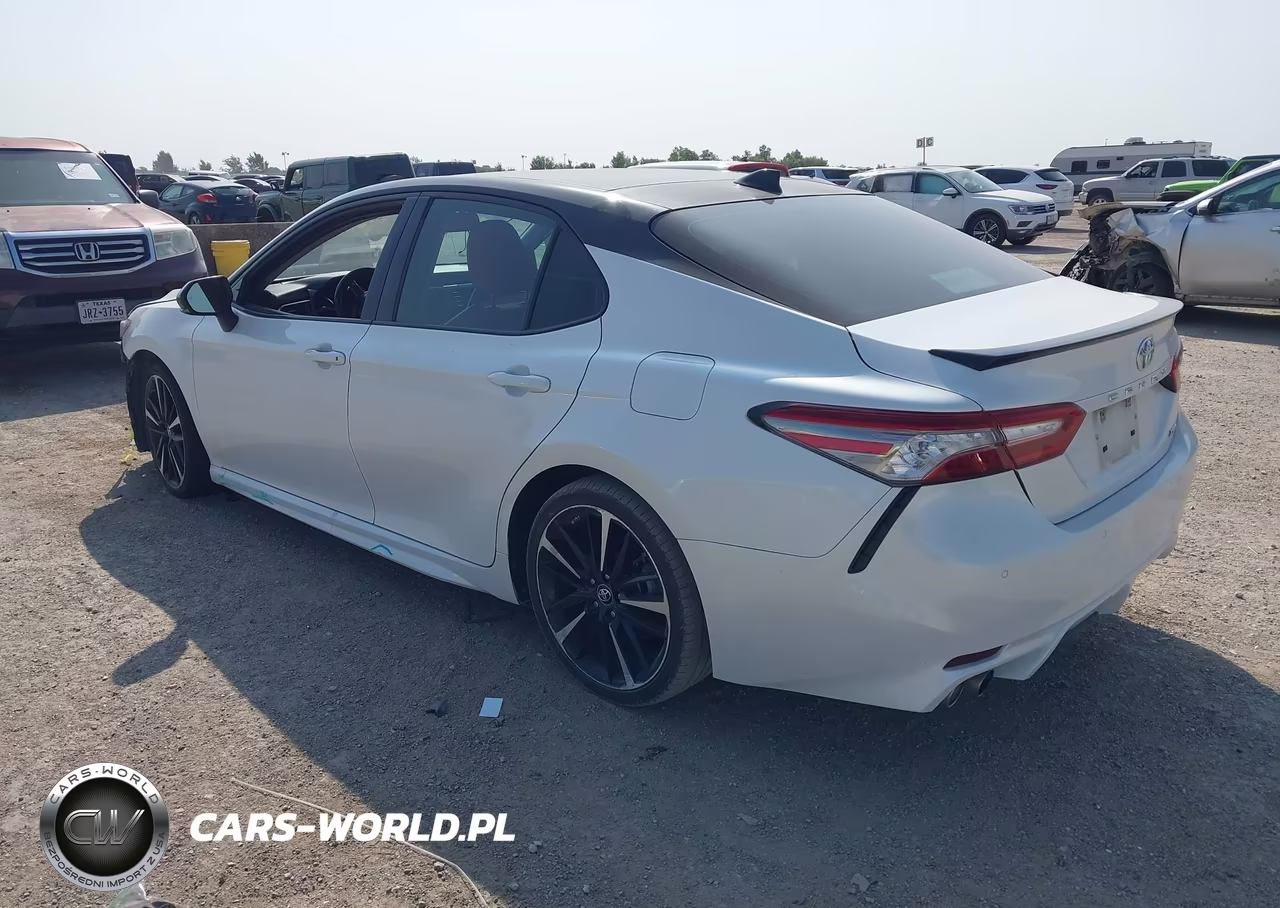 2018 Toyota Camry Xse VIN:4T1B61HK4JU083974 - 3